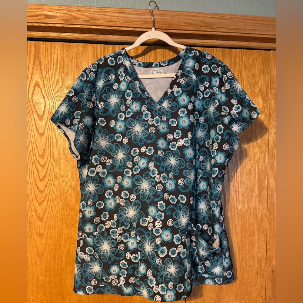 Med Couture Blue and White Floral Women's Blouse